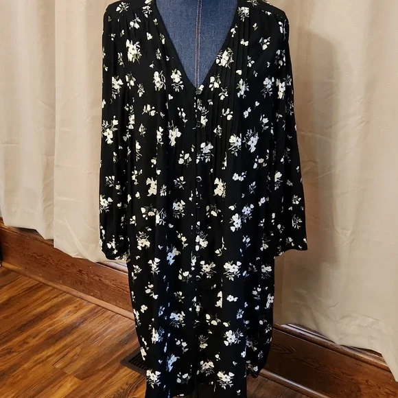 Old Navy Black Dress with White Floral Design ,XL - Picture 3 of 3